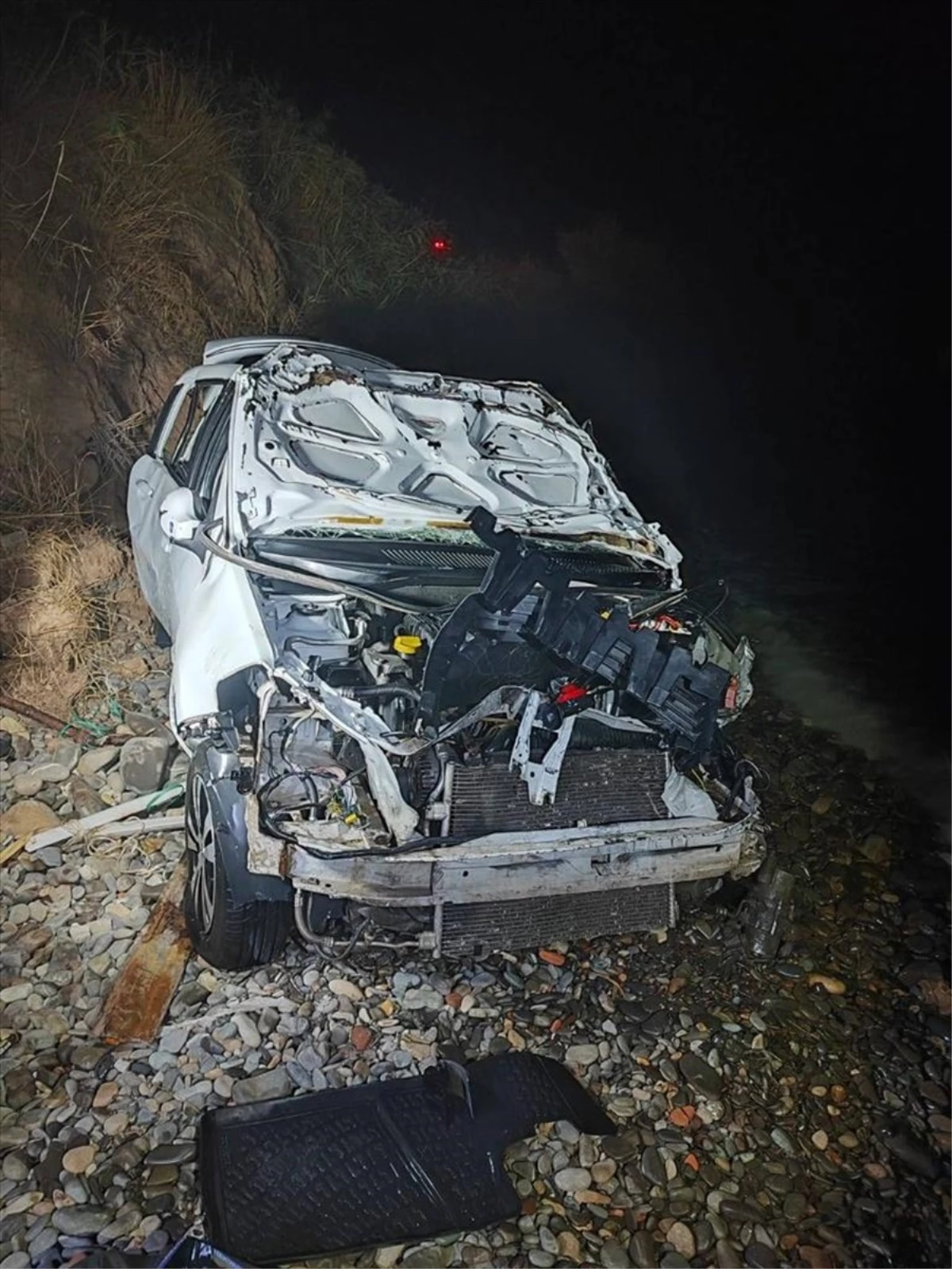 Tekirdağ\'ın Şarköy ilçesinde denize düşen otomobilde yolcu öldü, sürücü yaralandı