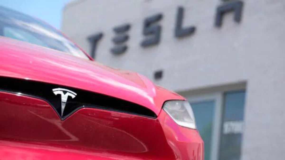 Tesla Türkiye\'de Model 3\'ü Tanıtmaya Başladı