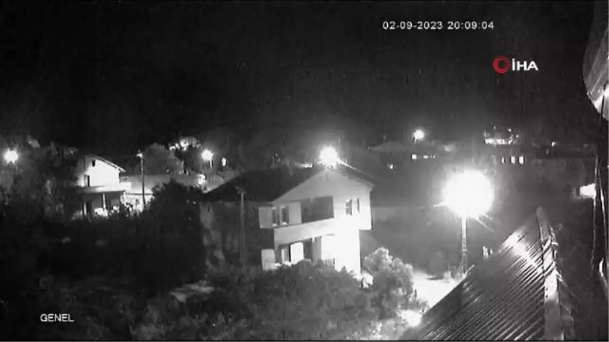 Gümüşhane\'de Düşen Meteor Güvenlik Kamerasına Yansıdı