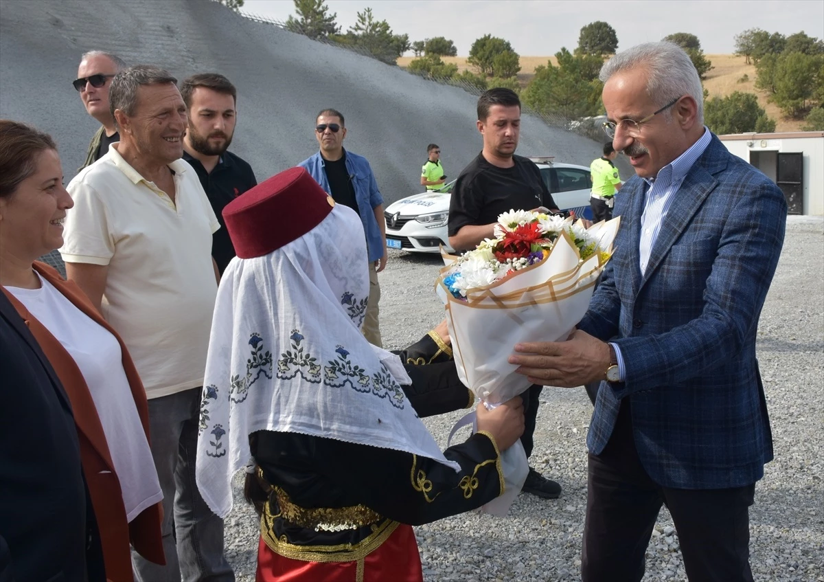 Ulaştırma Bakanı Uraloğlu, Ankara-İzmir YHT tünellerinde inceleme yaptı