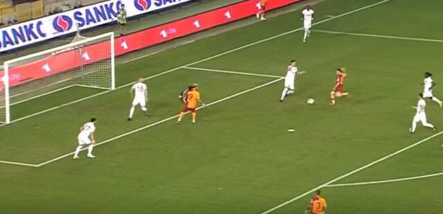 Yok artık Kerem! Attığı gol iptal oldu peşine bir tane daha attı Yok artık Kerem! Attığı gol iptal oldu peşine bir tane daha attı