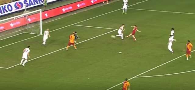Yok artık Kerem! Attığı gol iptal oldu peşine bir tane daha attı Yok artık Kerem! Attığı gol iptal oldu peşine bir tane daha attı