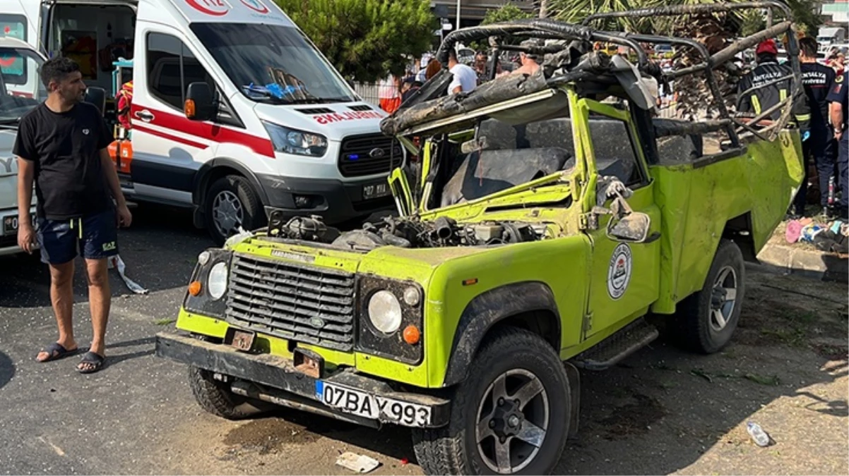 Alanya\'da otomobil ile safari aracı çarpıştı: 2 turist hayatını kaybetti