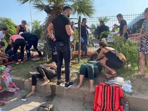 Alanya'da otomobil ile safari aracı çarpıştı: 2 turist hayatını kaybetti