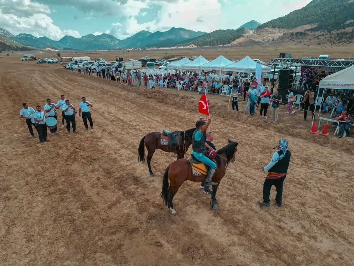 İbradı Üzüm Festivali\'nde Rahvan At Yarışları Düzenlendi