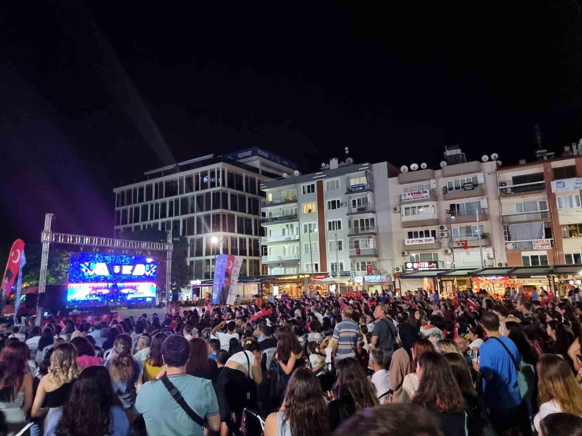 Nazilli Belediyesi, Filenin Sultanları\'nın final maçı için dev ekran kuracak