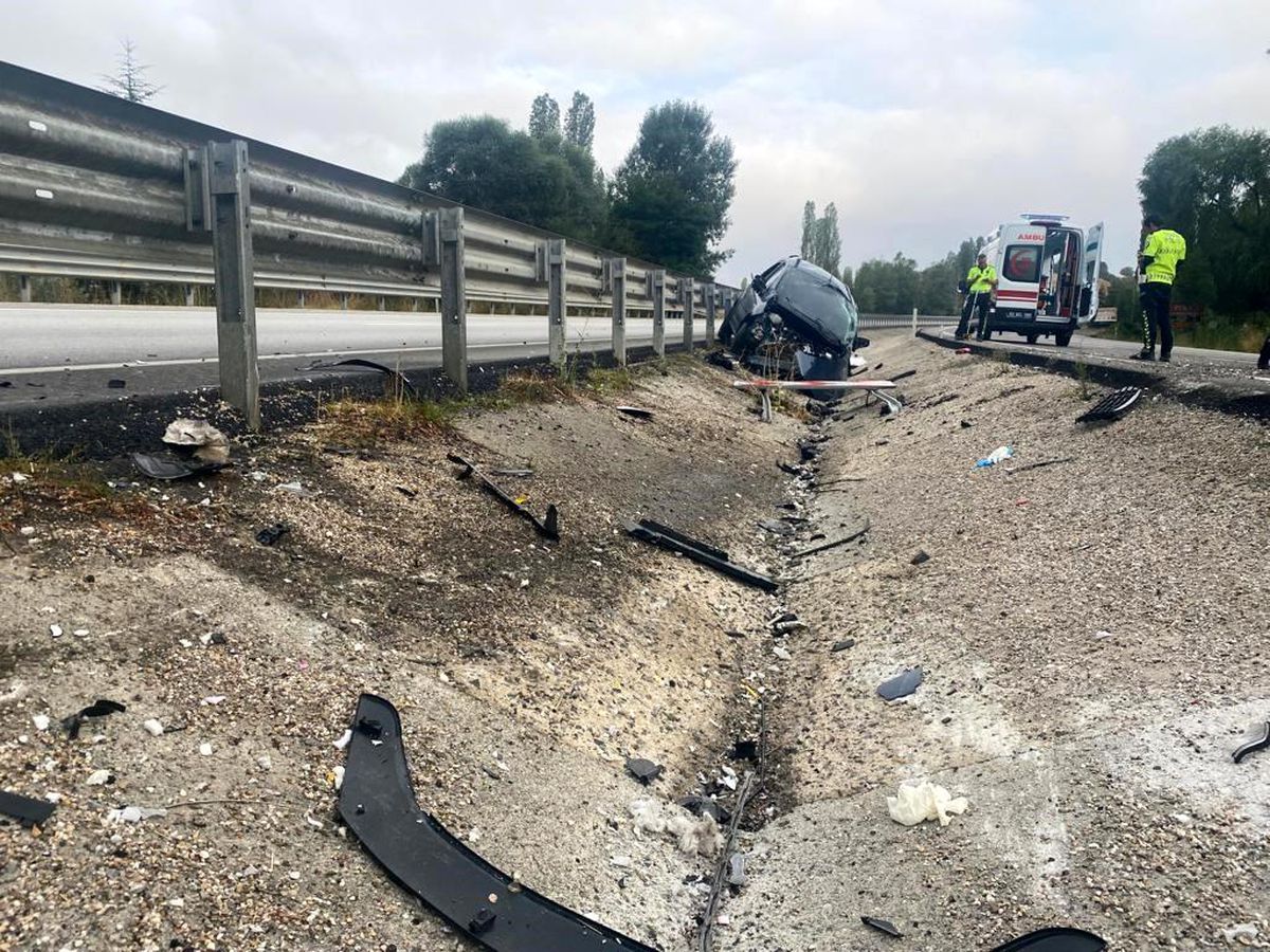 Afyonkarahisar\'da Hafif Ticari Araç Kazası: 1 Ölü