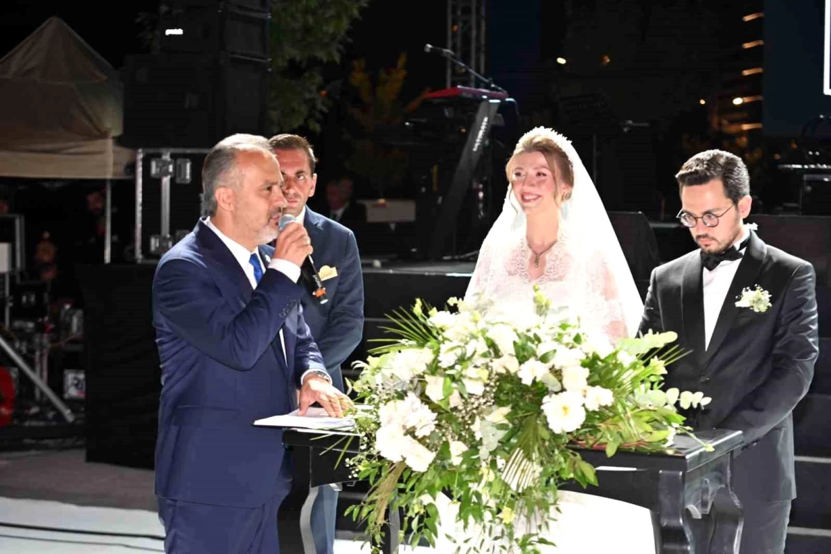 Bursa Büyükşehir Belediye Başkanı Alinur Aktaş\'ın oğlu dünya evine girdi