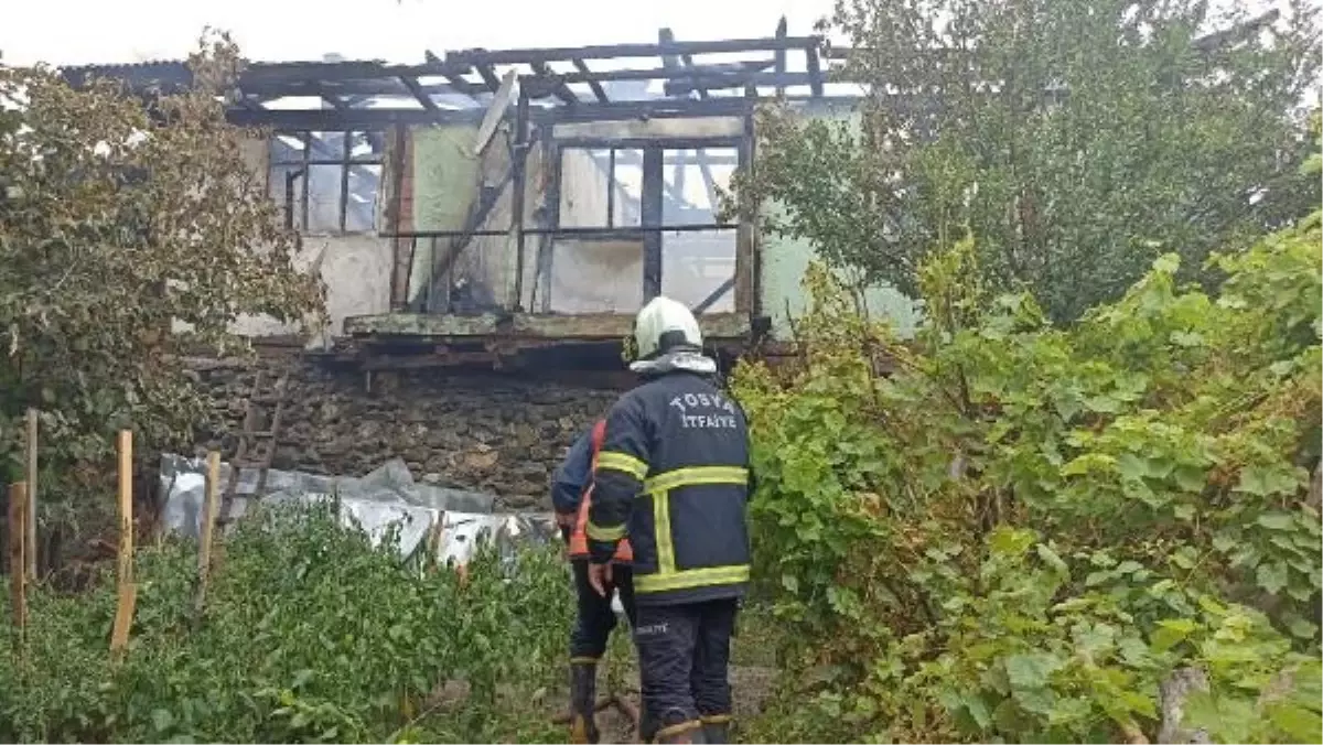 Kastamonu'da çıkan yangında ev kullanılamaz hale geldi