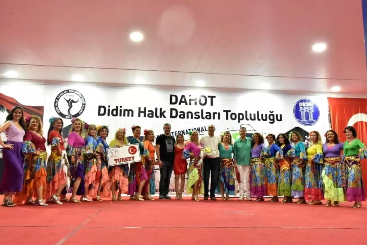 Didim Halk Dansları Festivali\'nin gala gecesi Akbük\'te gerçekleştirildi