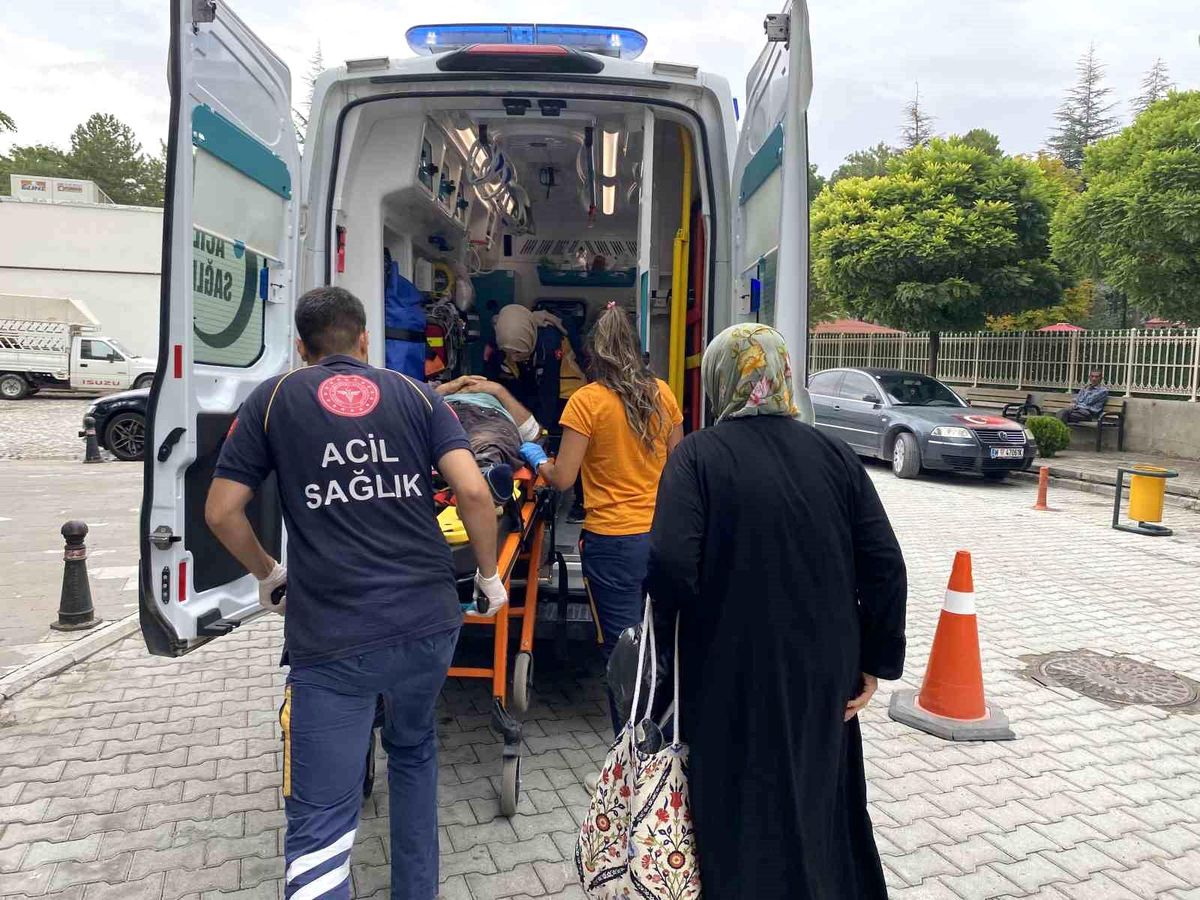 Konya\'da evinin duvarında düşme sonucu yaralanan kişi hastaneye kaldırıldı