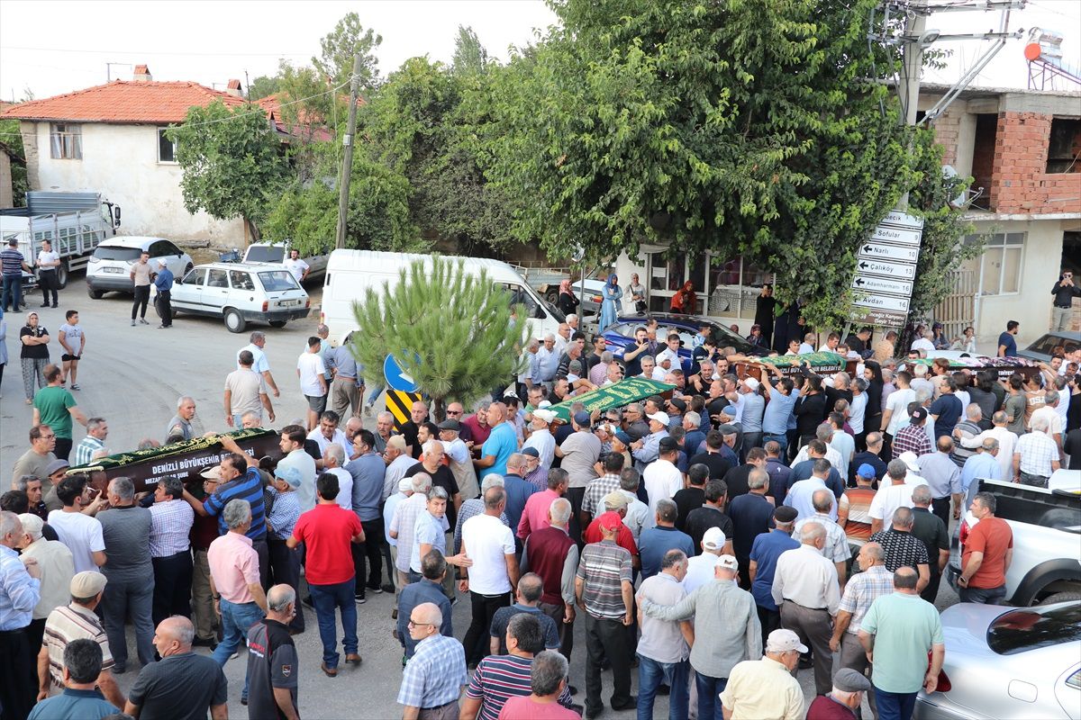 Denizli\'de kaza: Ölü sayısı 4\'e çıktı, cenazeler toprağa verildi