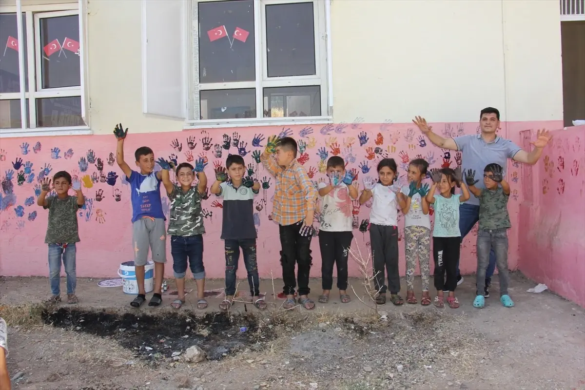 Kilis\'teki depremden etkilenen köy okulu yeni eğitim-öğretim yılına hazır