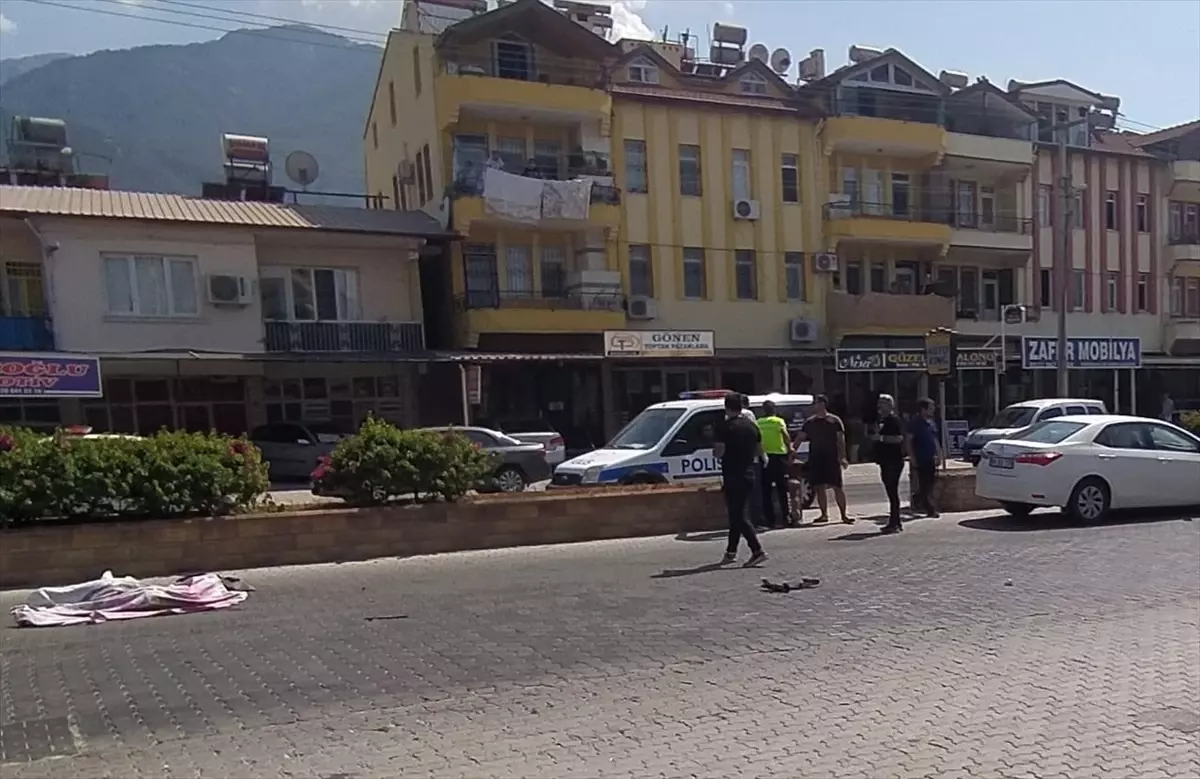 Fethiye\'de Otomobil-Motosiklet Çarpışması: Motosiklet Sürücüsü Hayatını Kaybetti