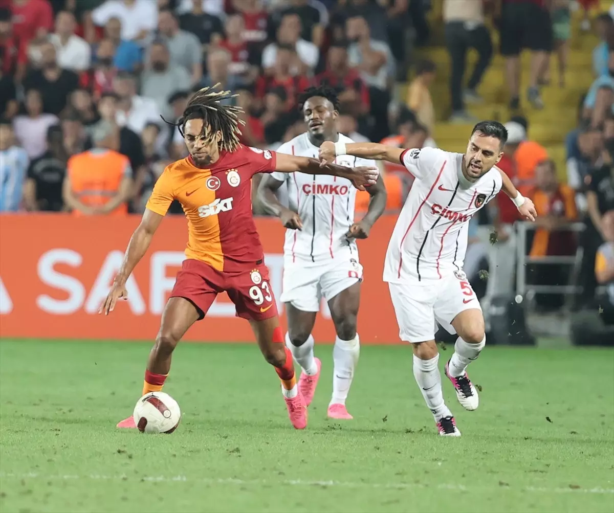 Galatasaray, Gaziantep FK\'yı 3-0 mağlup etti