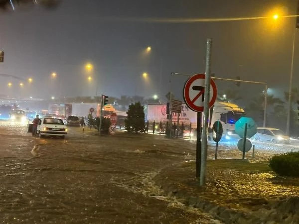 Giresun'da şiddetli sağanak sonrası ev ve iş yerlerini su bastı