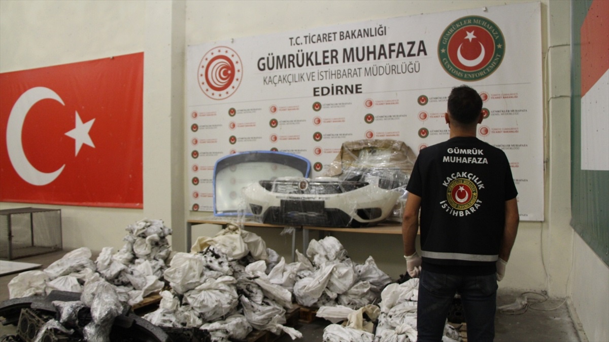 Kapıkule Gümrük Kapısı\'nda 21 Milyon Liralık Oto Yedek Parçası Ele Geçirildi