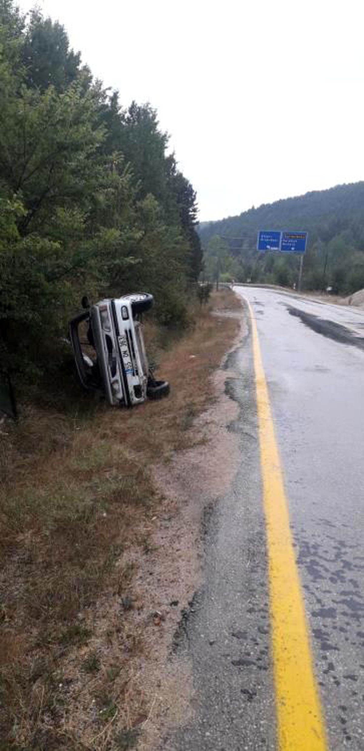 Safranbolu\'da otomobil şarampole devrildi, 5 kişi yaralandı
