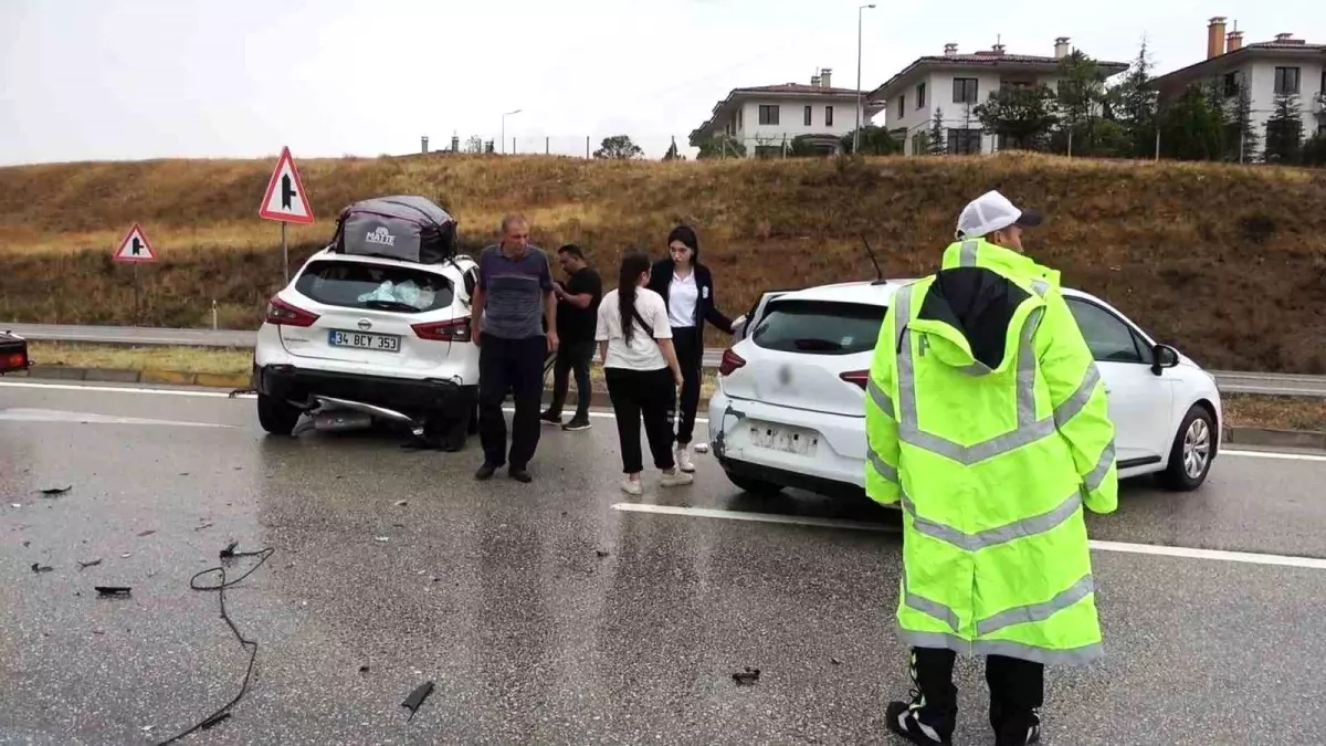 Kırıkkale\'de Yağmur Sebebiyle Meydana Gelen Trafik Kazalarında 17 Kişi Yaralandı