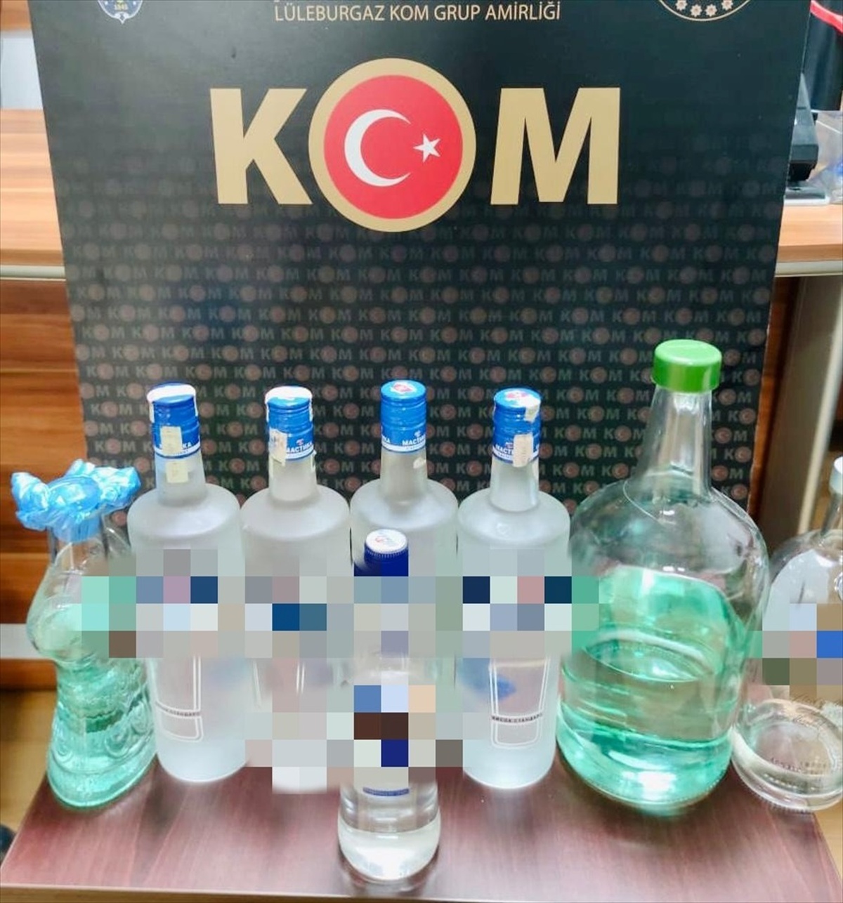 Lüleburgaz\'da 8 Şişe Gümrük Kaçağı İçki Ele Geçirildi