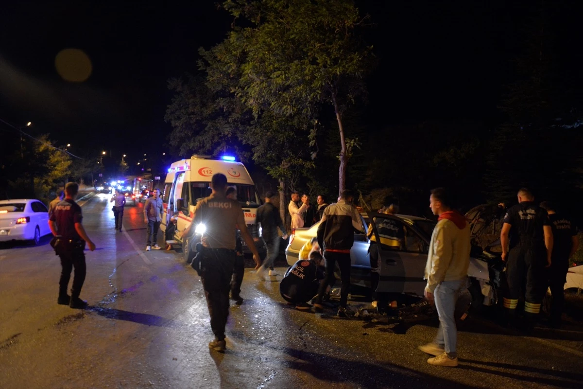 Manisa\'da trafik kazası: 5 kişi yaralandı