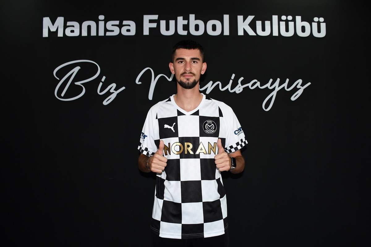 Manisa Futbol Kulübü, Kosova Milli Takımı oyuncusu Meriton Korenica\'yı kadrosuna kattı