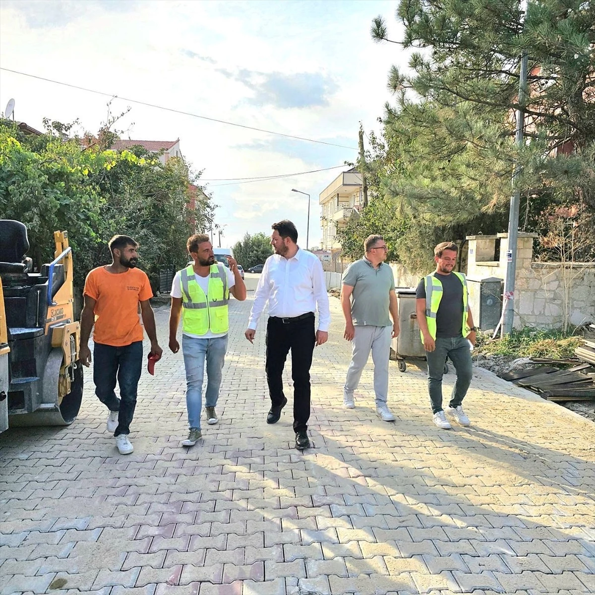 Pınarhisar\'da yol yapım ve kaldırım düzenleme çalışması sürüyor