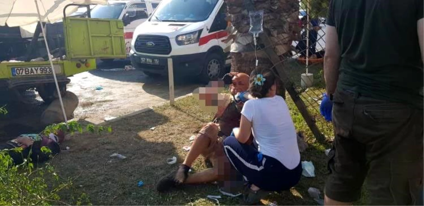 Alanya\'da turistleri taşıyan saferi aracıyla otomobil çarpıştı: 3 ölü, 16 yaralı