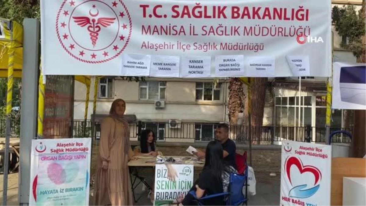 Sağlıkçılar festival alanında vatandaşları bilgilendiriyor