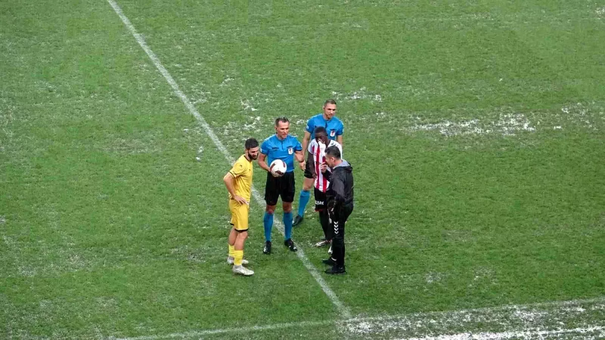 Samsunspor - İstanbulspor maçı yağış nedeniyle ertelendi