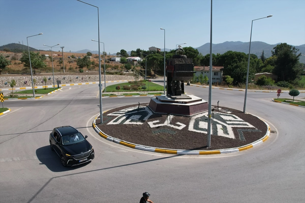 Sındırgılı çocuklar TOGG ile şehir turu attı