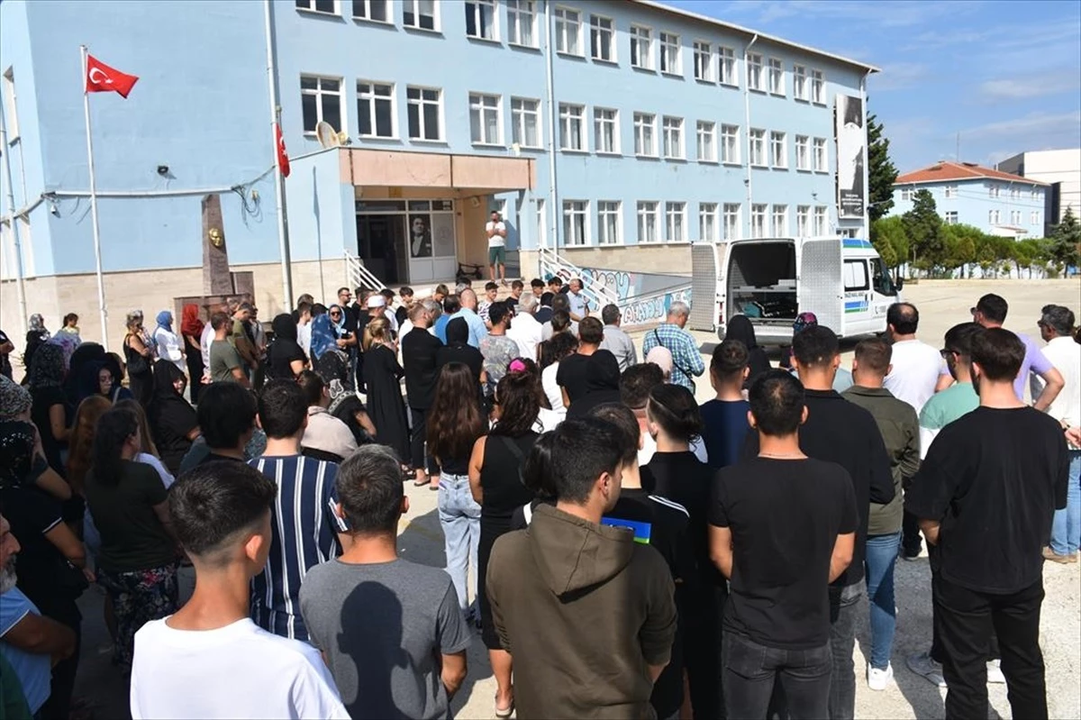 Şarköy\'de Lise Müdürünün Cenazesi Toprağa Verildi