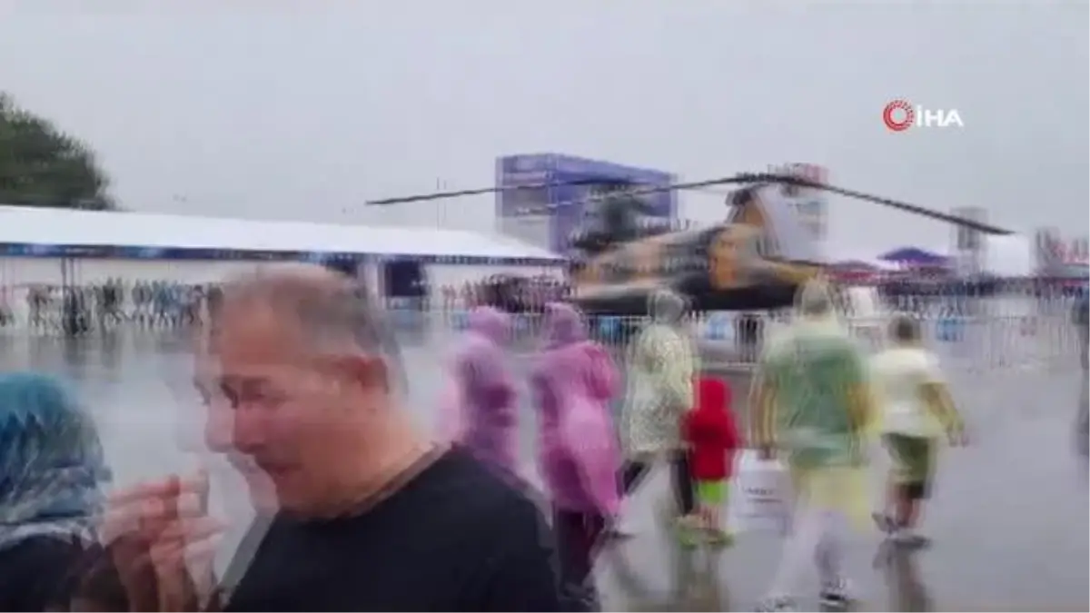 TEKNOFEST'te sağanak yağmura rağmen yoğun ilgi