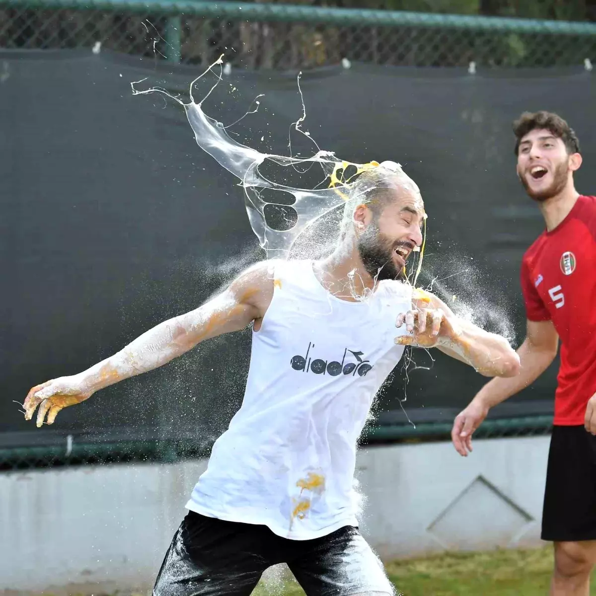 Turgutluspor Futbolcusuna Brezilya Usulü Doğum Günü Sürprizi