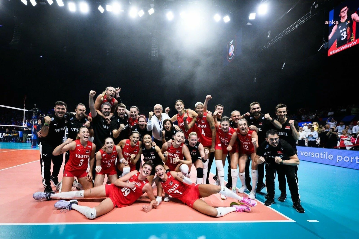 2023 CEV Avrupa Şampiyonası\'nın finalinde Sırbistan\'ı 3-2 yenen A Milli Kadın Voleybol Takımı, tarihinde ilk kez şampiyon oldu.