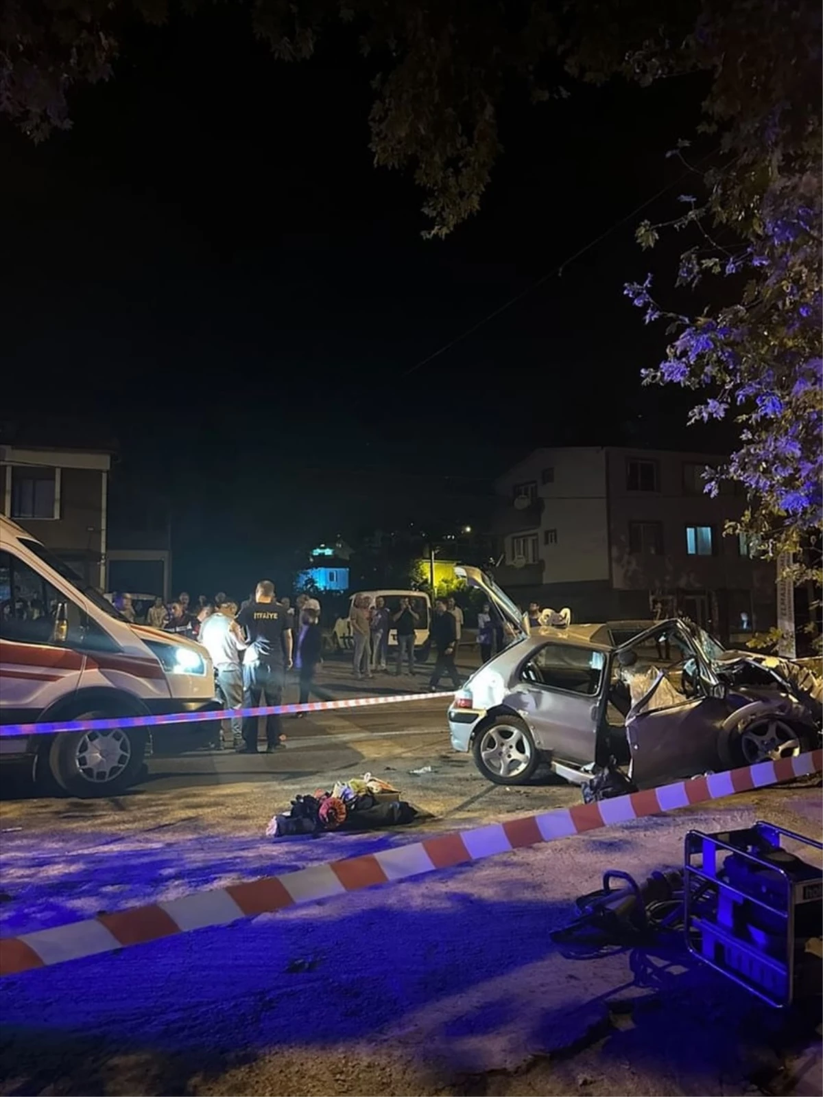 Yalova\'da otomobil kazası: 1 ölü, 3 yaralı