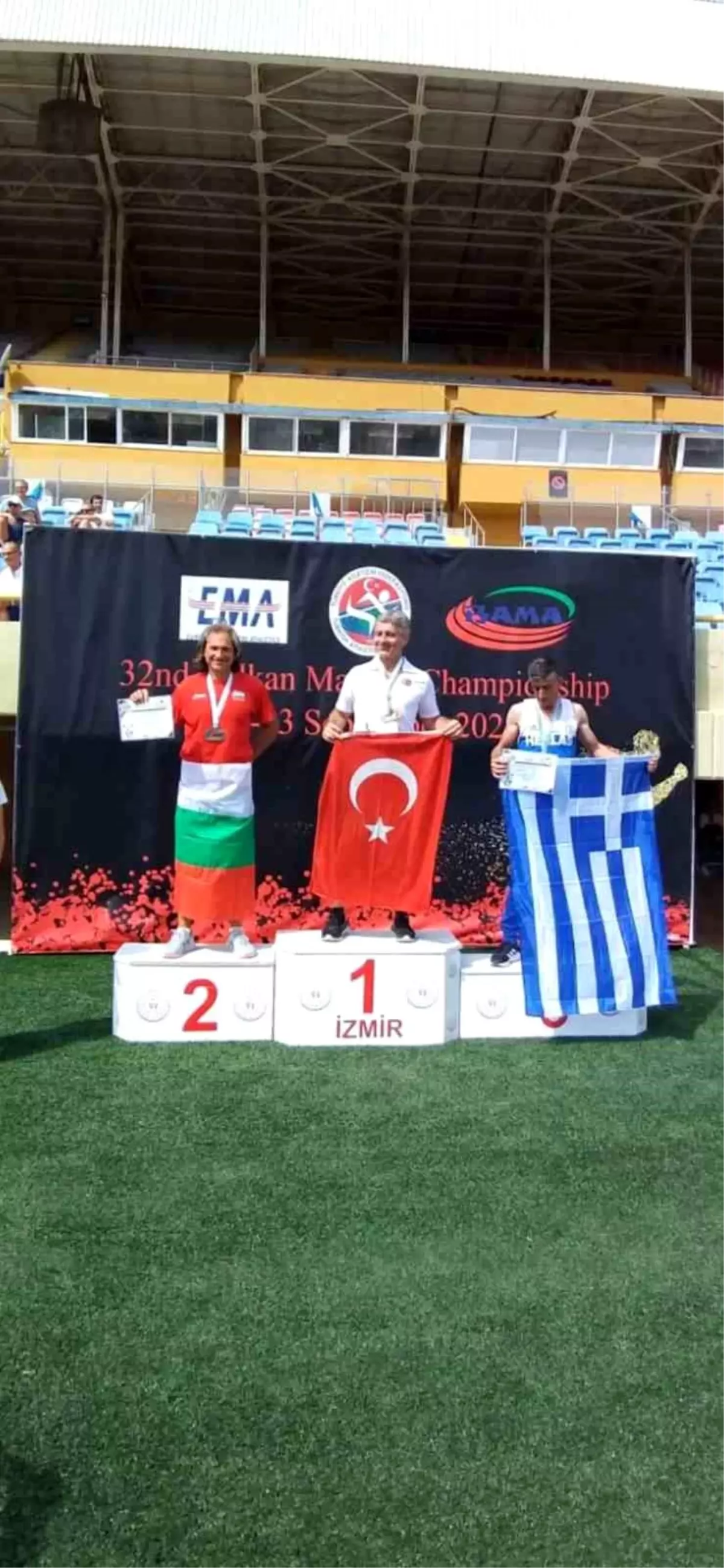 İzzet Cem Yazıcıoğlu Balkan Masterlar Pist Şampiyonası\'nda 3 altın madalya kazandı