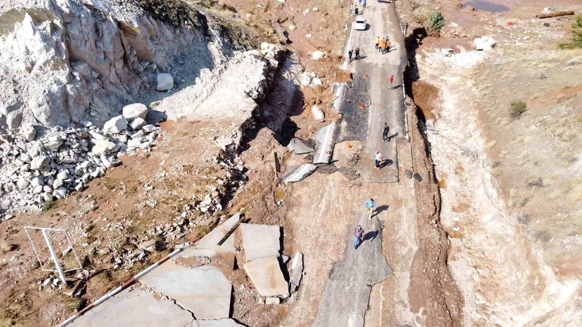 Aksaray\'da Sel Felaketinin Ardından Bebek Arama Çalışmaları Devam Ediyor