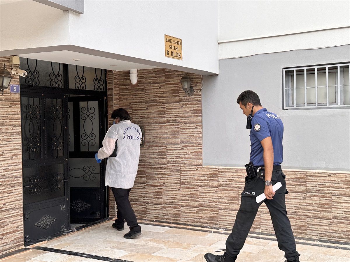 Antalya\'da bir kişi evinde ölü bulundu