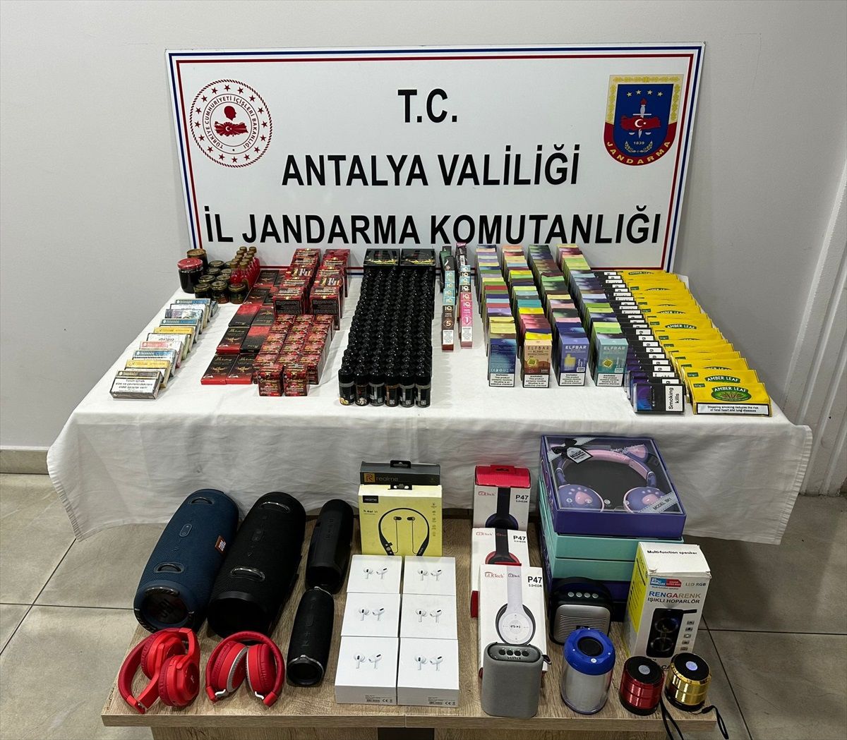 Antalya\'da kaçakçılık operasyonunda 2 şüpheli yakalandı