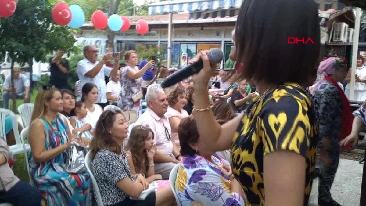 Antalya\'da Uygur Türkleri Kültürlerini Tanıttı
