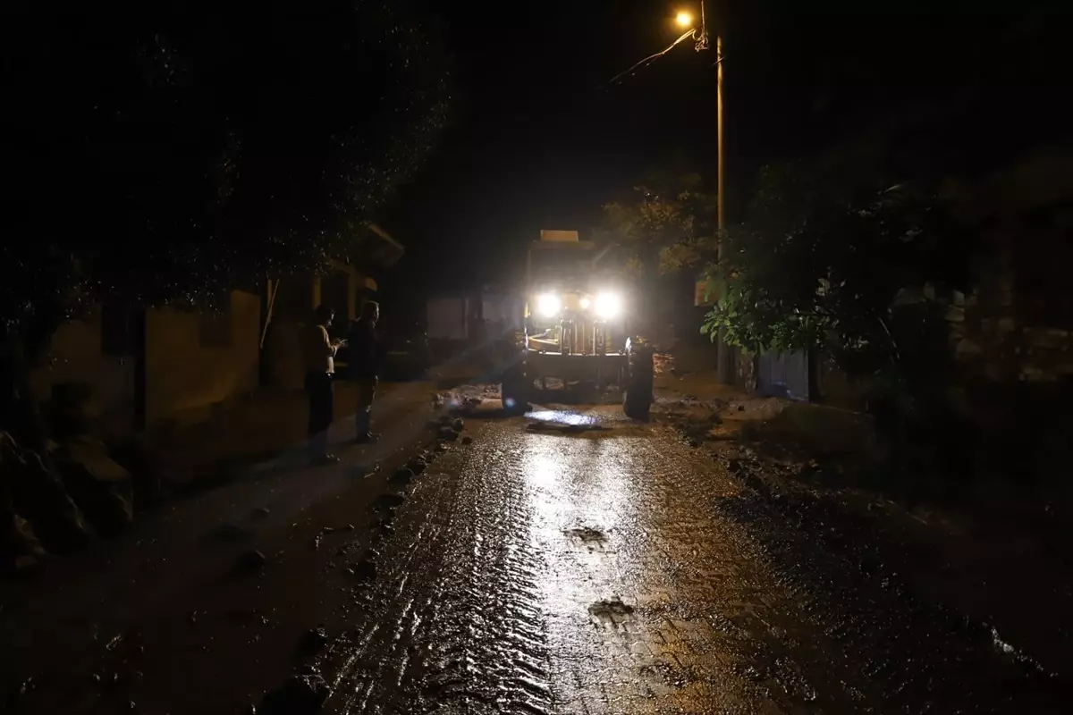 Aydın'ın Köşk ilçesinde sağanak hayatı olumsuz etkiledi