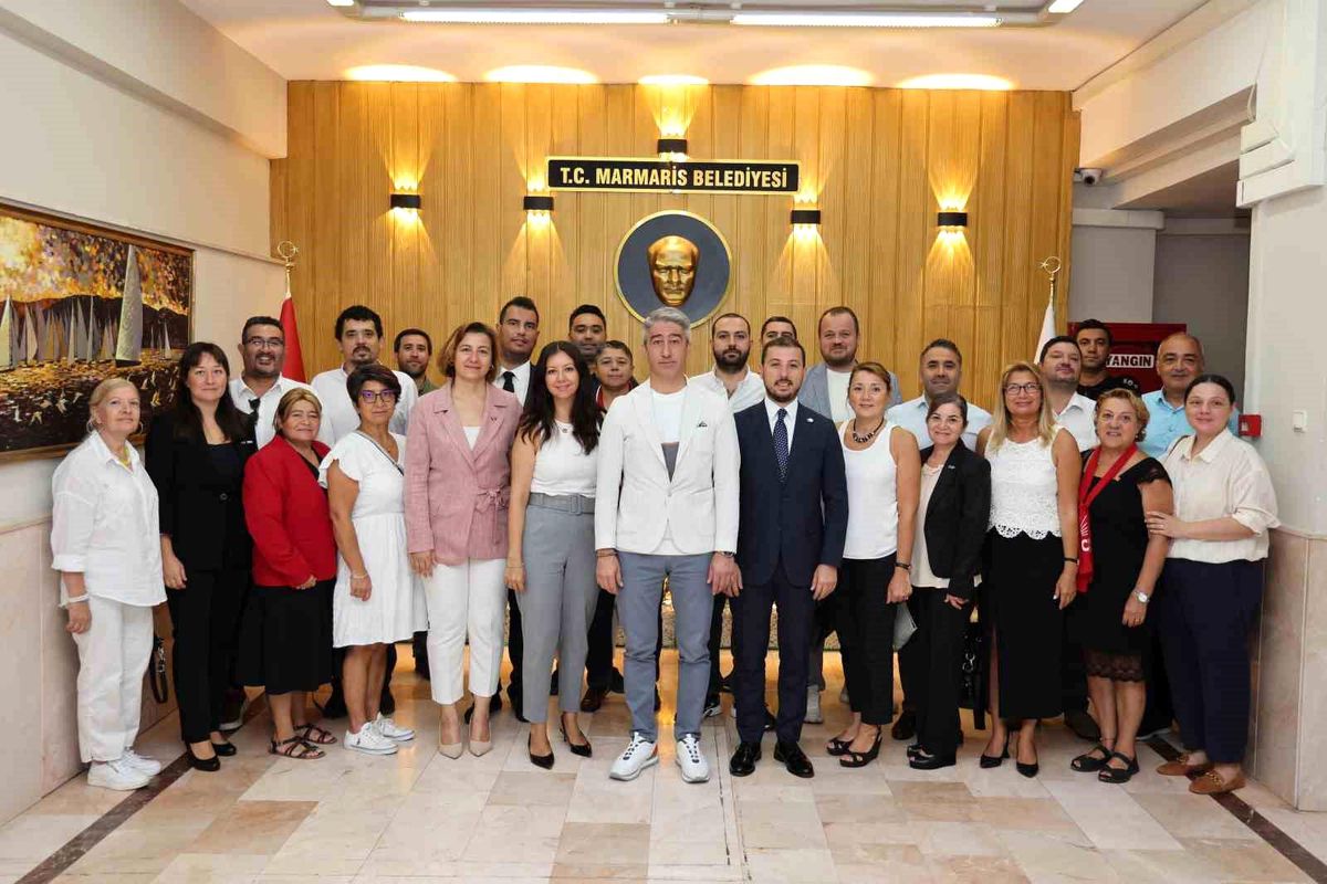 CHP Marmaris İlçe Başkanlığı, Marmaris Belediye Başkanı Mehmet Oktay\'a nezaket ziyaretinde bulundu