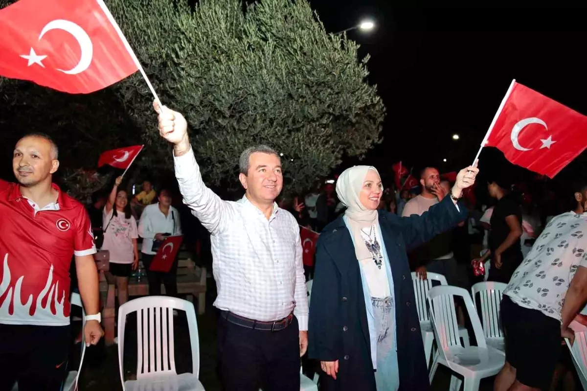 Bergamalılar Milli Kadın Voleybol Takımı\'nın Şampiyonluğunu Kutladı