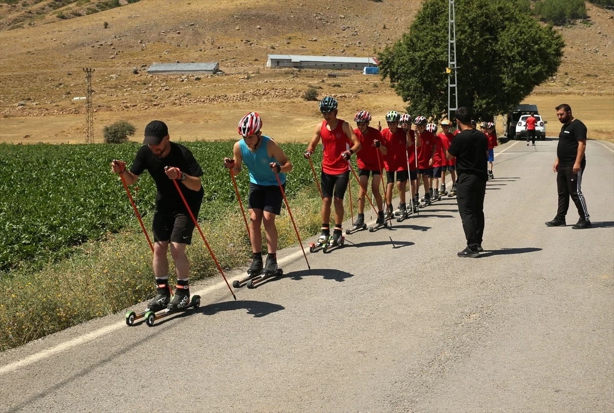Bitlis\'teki tekerlekli kayak sporcuları Tatvan\'a hazırlanıyor