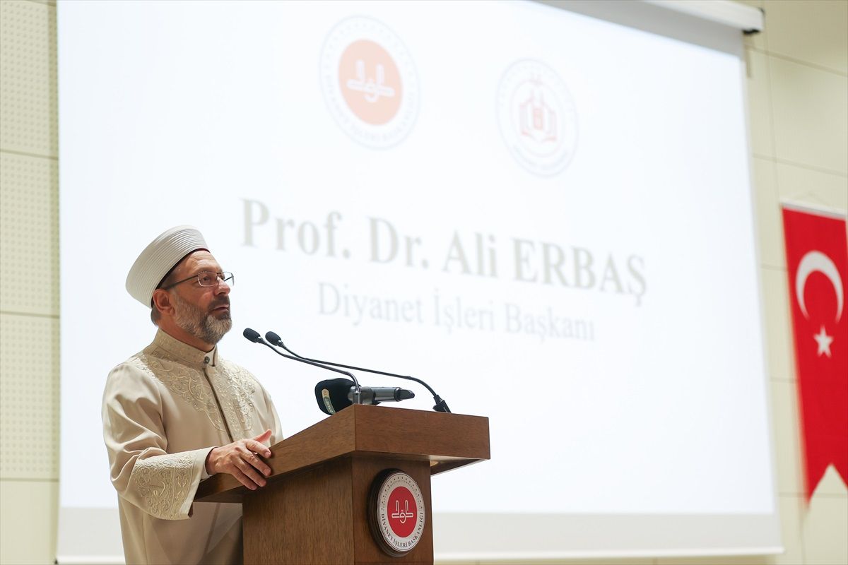 Diyanet İşleri Başkanı Ali Erbaş, İslam\'ın ilim ufkuyla eğitim dünyasını güçlendirmenin önemini vurguladı
