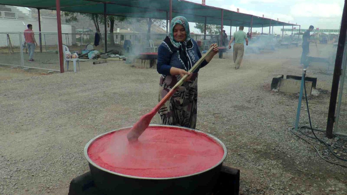 Kayseri\'de Vatandaşlar Kışa Hazırlık Yapıyor