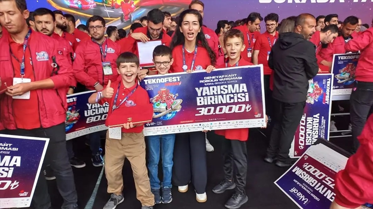 Edirne Gençlik Merkezi Deneyap Türkiye Teknoloji Atölyeleri öğrencileri TEKNOFEST\'te birinci oldu