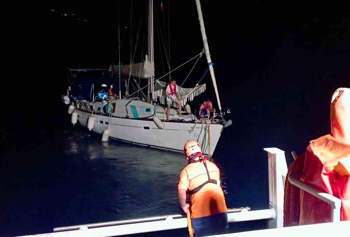 Fethiye\'de Arızalanan Tekne Kıyı Emniyeti Tarafından Kurtarıldı
