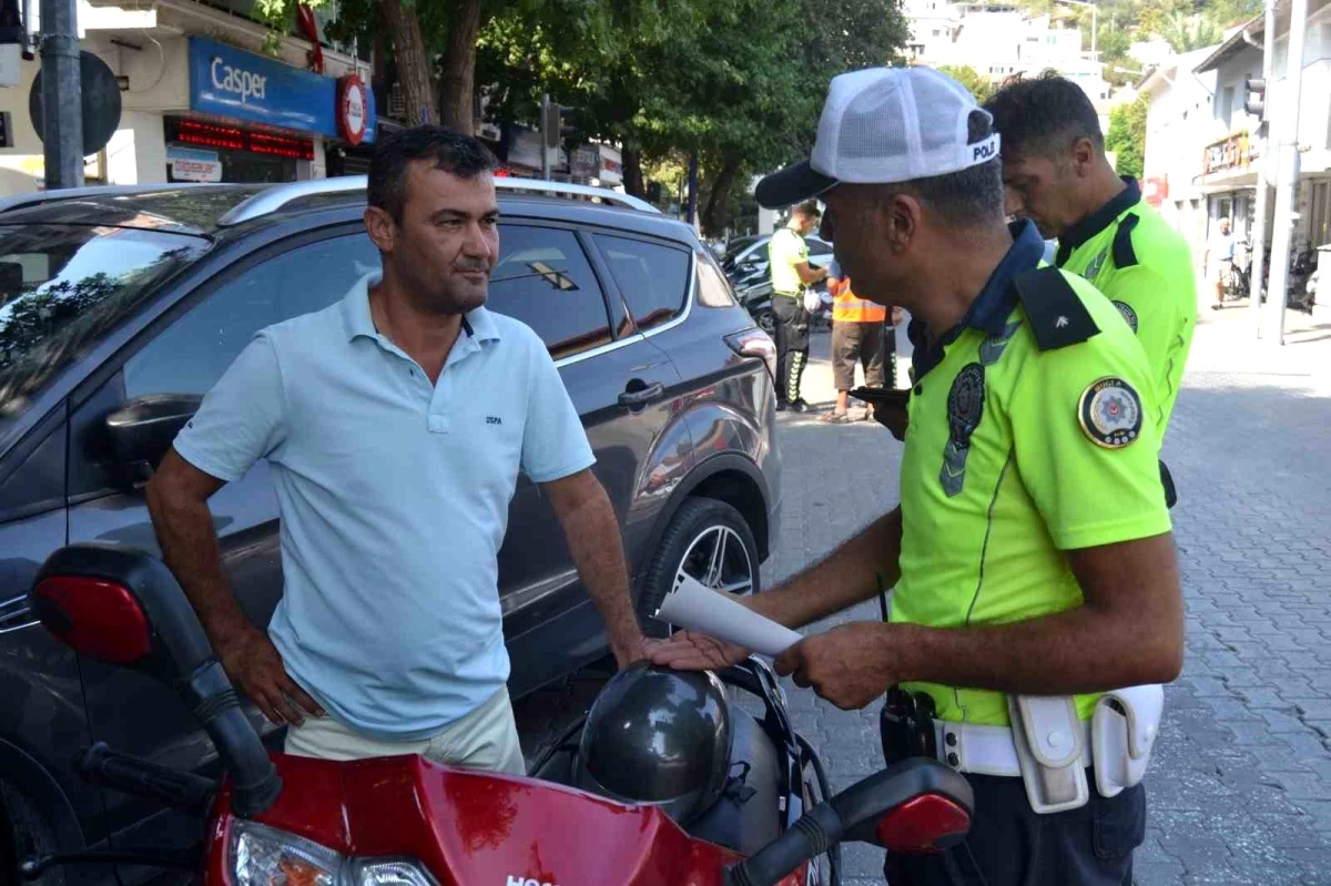 Fethiye\'de Motosiklet Kullanıcılarına Trafik Denetimi